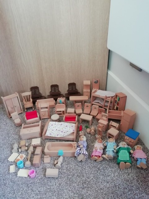 gumtree dolls house furniture